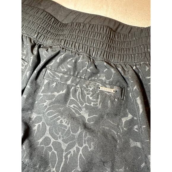 Orvis Woman's Active Skort Black Floral Size Small - Picture 6 of 7